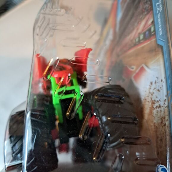 SPIN MASTER MONSTER JAM DRAGONOID VS DRAGONOID 1/64 Scale - Picture 7 of 8